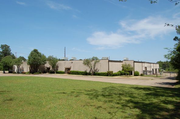Industrial Office/Warehouse For Sale Or Lease: 6901 W 70th St, Shreveport, LA 71129